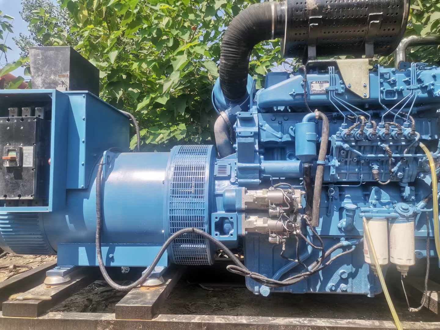 前郭详细说明降低 800kW 柴油发电机输出电流波动的方法